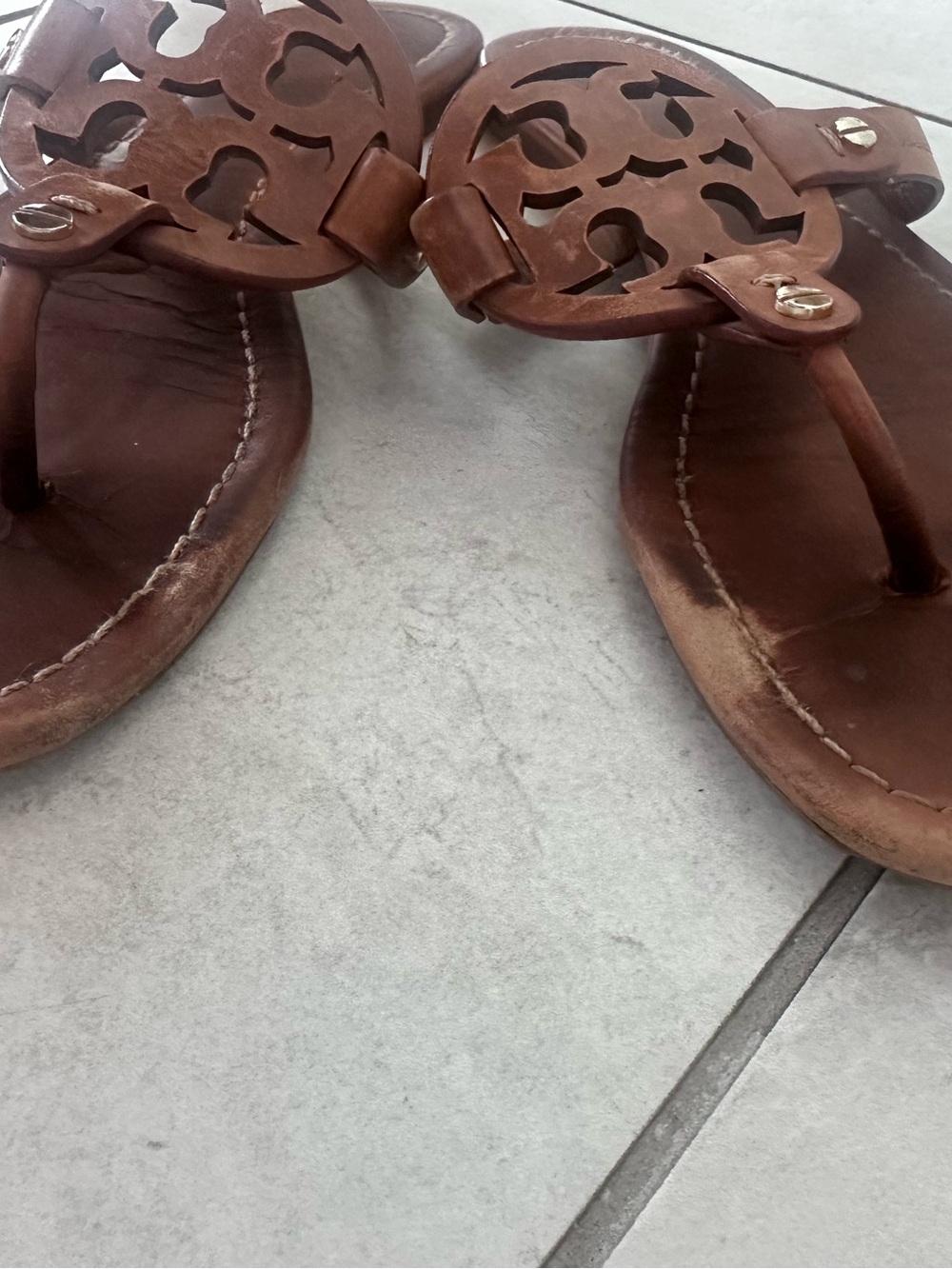 Tory Burch Brown Leather Logo Thong Sandals - Picture 7 of 9